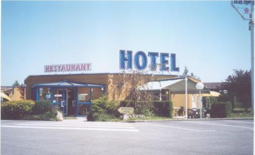 Hotel Charme En Maconnais Fasthotel Macon Nord Exterior photo